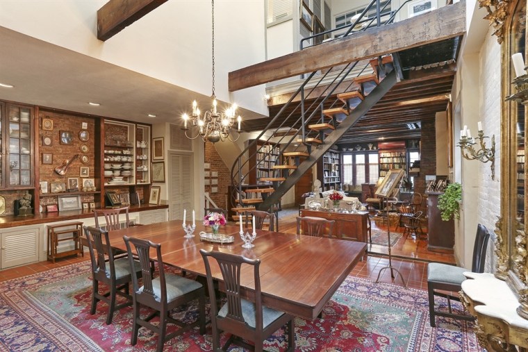 Norah Jones purchases home in Brooklyn's Cobble Hill neighborhood.