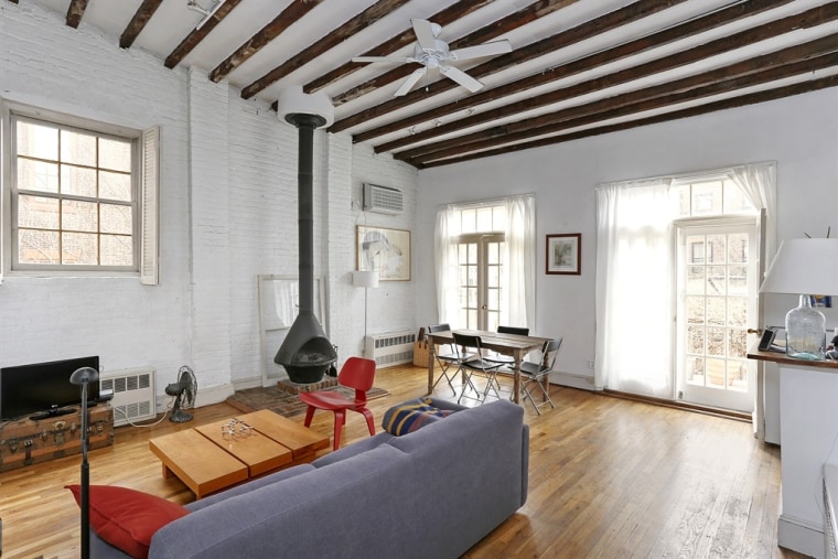 Norah Jones purchases home in Brooklyn's Cobble Hill neighborhood.