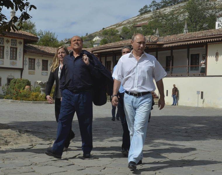 Image: Putin and Berlusconi visit the Bakhchisarai Historical Cultural and Archaeological Museum-Preserve in Crimea
