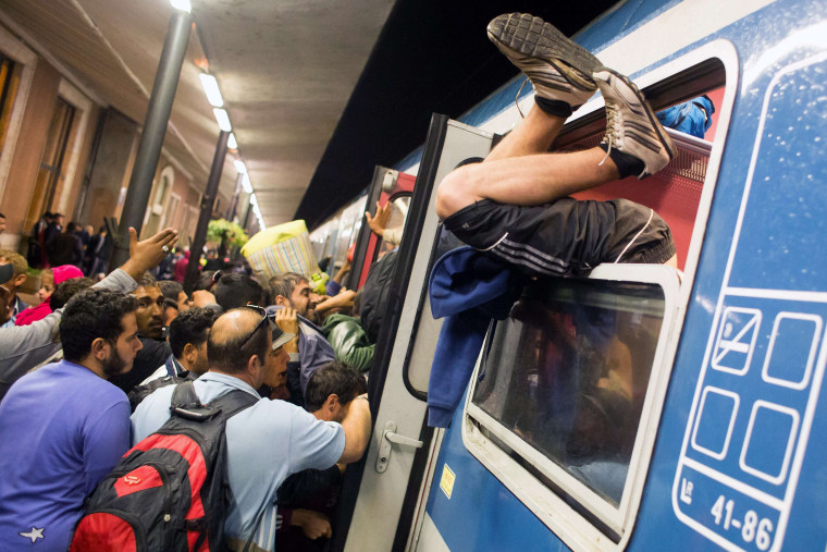 Image: TOPSHOTS-HUNGARY-EUROPE-MIGRANTS