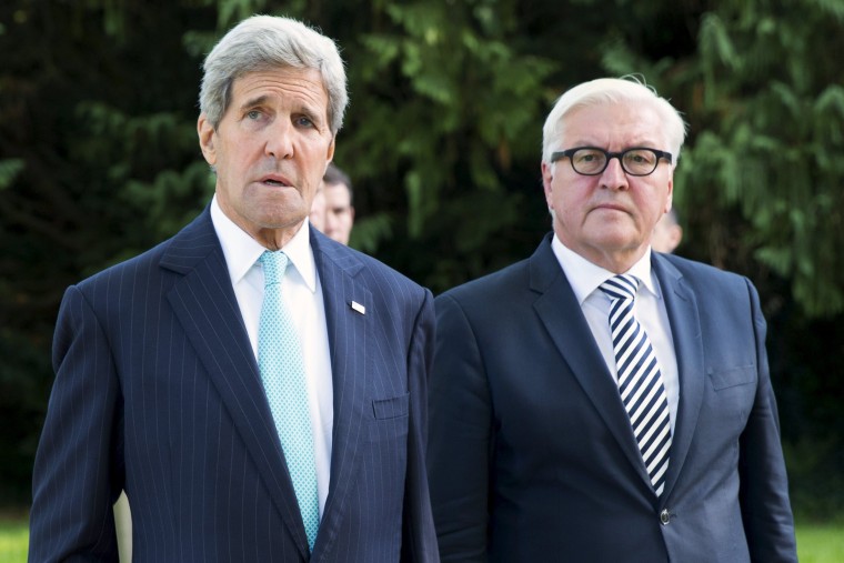 Image: U.S. Secretary of State Kerry walks with German Foreign Minister Steinmeier prior to a meeting with a group of refugees fleeing Syria at Villa Borsig in Berlin
