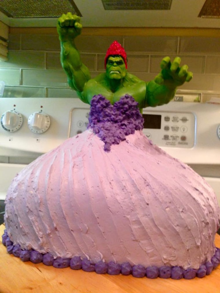 Lainie Elton made her twin daughters a gender-bending cake: Hulk as a princess!