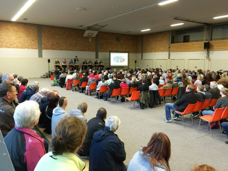 Image: : Community "town hall meeting" in Rothwesten, Germany