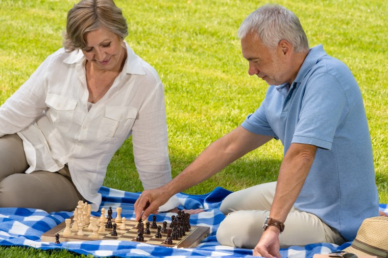 Image: Couple playing chess