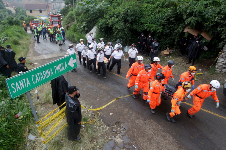 Image: Rescue workers carry mudslide victims in Guatemala