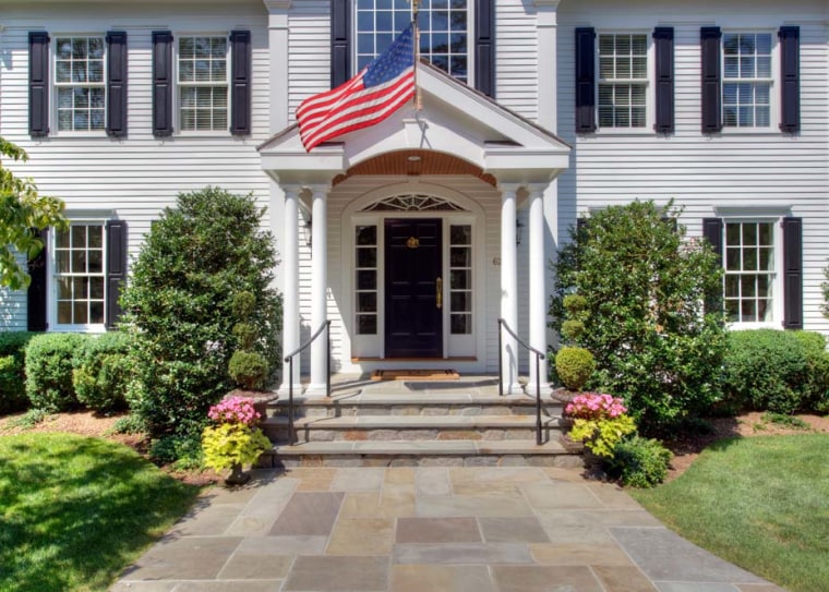 Elisabeth Hasselbeck lists Connecticut home