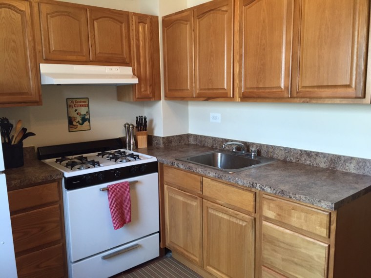 The kitchen before the backsplash DIY.