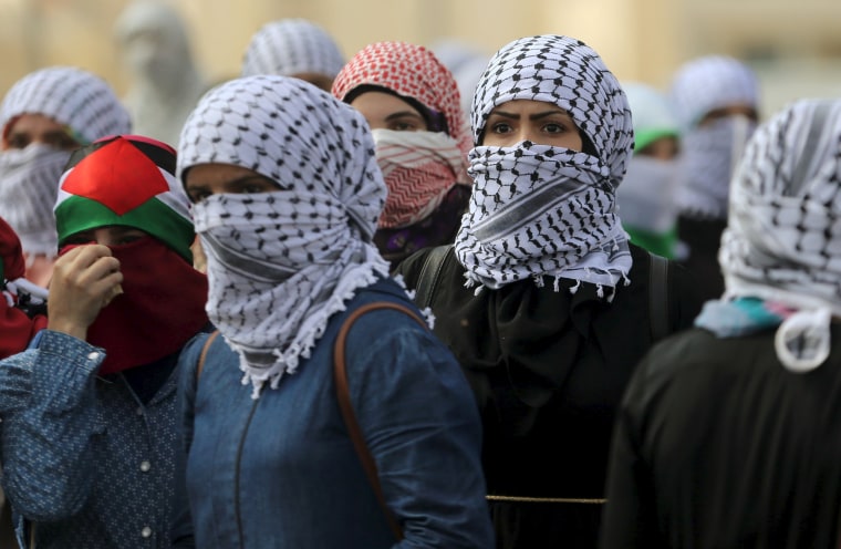 Image: Female Palestinian protesters
