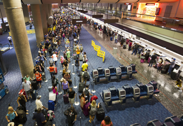 Image: Southwest Airlines passengers wait in long line at McCarran International Airport