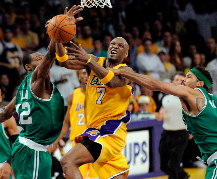 Image: LA Laker forward Lamar Odom shoots as he is guarded by Boston Celtics