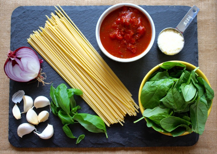 Ingredients for One-Pot Pasta With Spinach, Basil and Tomatoes