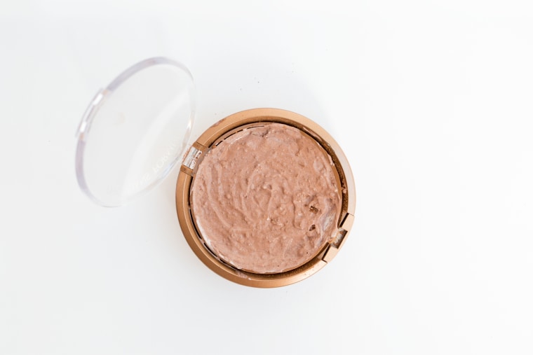 Makeup hacks: Broken bronzer