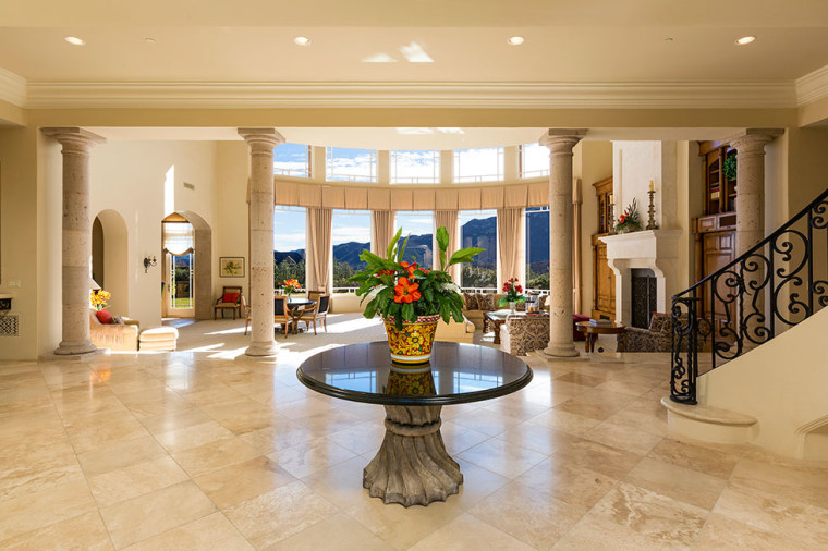 Britney Spears buys Southern California estate.