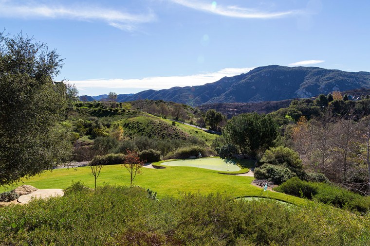 Britney Spears buys Southern California estate.