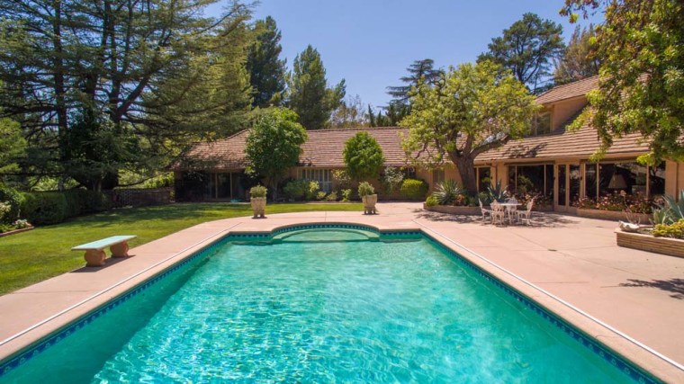 "Tonight Show" hosts Steve Allen's home hits the market.