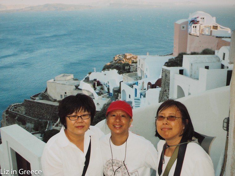 In between her chemotherapy treatments, Elizabeth OuYang traveled to Greece with her friends.