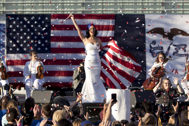 Image: Entertainer Katy Perry sings during a campaign rally for Democratic presidential candidate Hillary Clinton with her husband Bill Clinton in Des Moines, Iowa