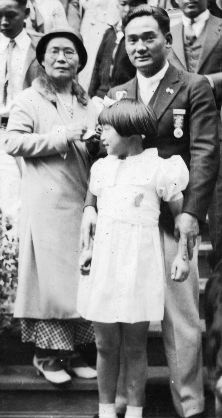 Min Yasui at age 18 with his mother, Shidzuyo, and youngest sister, Yuka, 1935