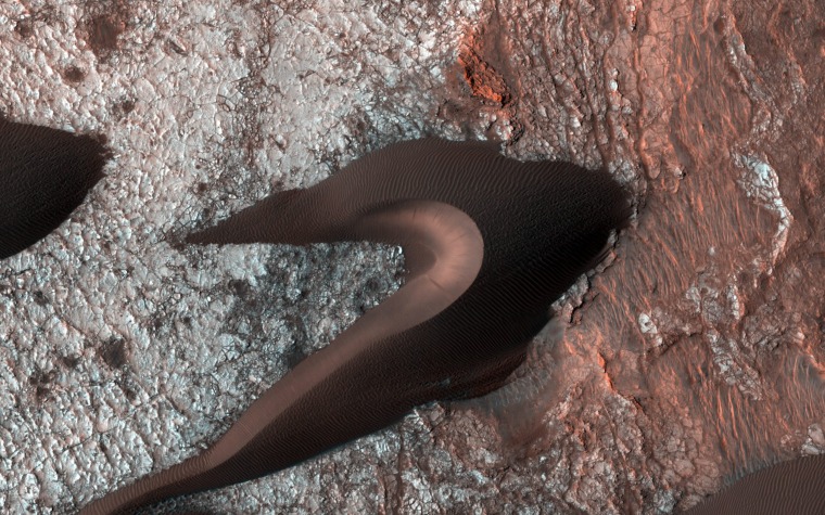 Image: Martian sand dunes