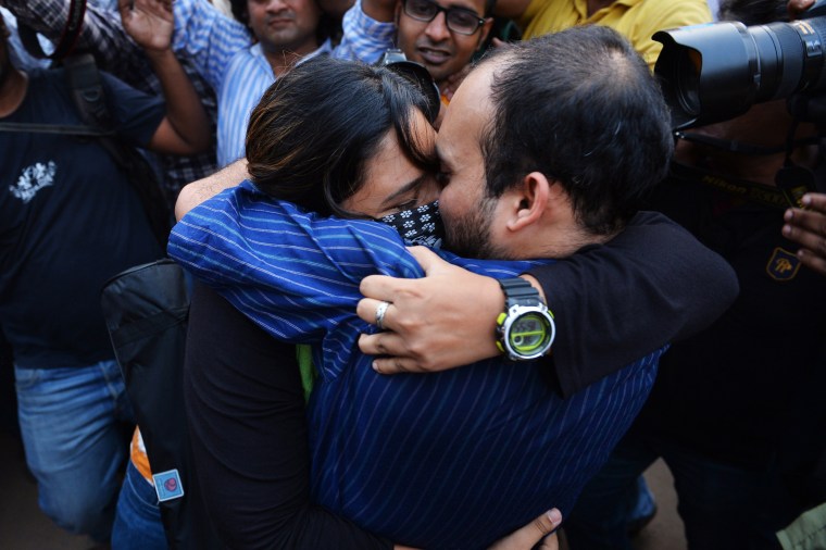 Image: An Indian couple kiss each other during a rally