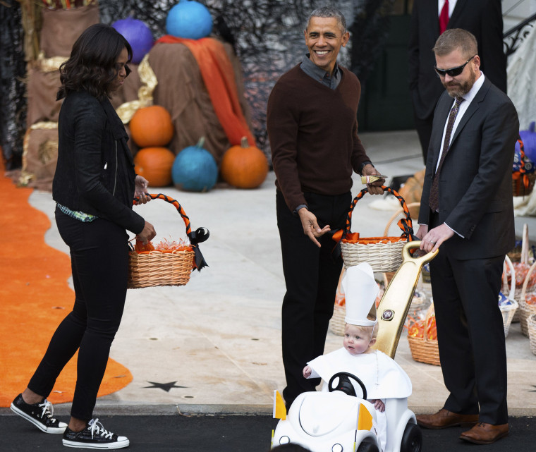 Obama greets a young child dressed as the Pope