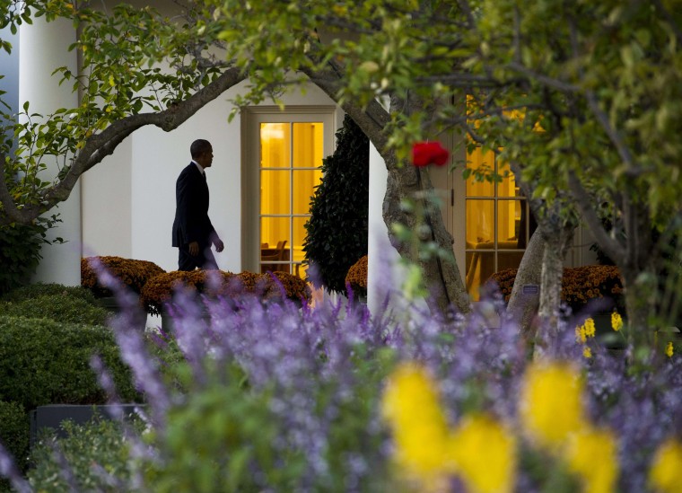 Image: Obama walks to the Oval Office