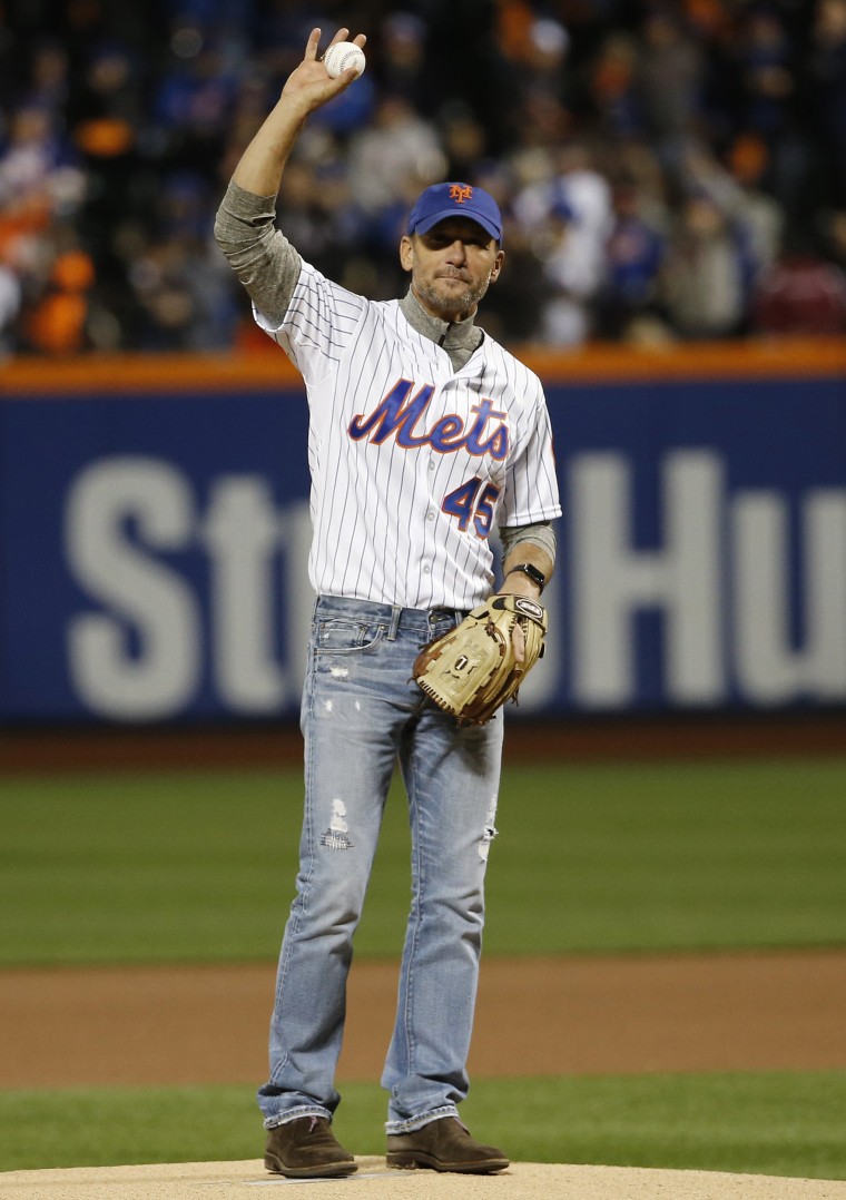 Tim McGraw pitches World Series tribute to late dad, Mets pitcher Tug McGraw