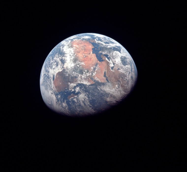 Image: Earth seen from Apollo 11