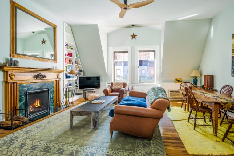 Amy Schumer lists her Upper West Side apartment.