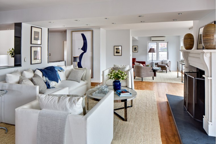 Julia Roberts has sold her Manhattan penthouse apartment.