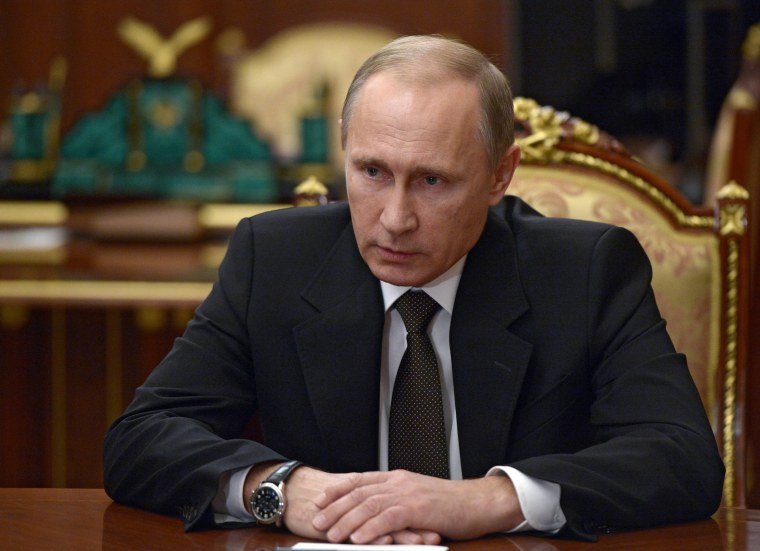 Image: Putin chairs meeting on Russian MetroJet crash investigation results