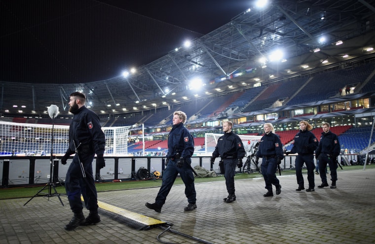 Image: Police forces at the HDI-Arena