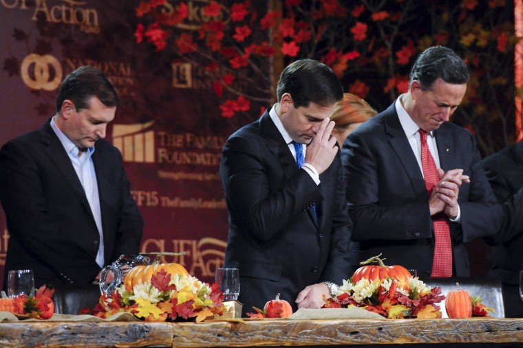 Image: Republican U.S. presidential candidates Cruz, Rubio, and Santorum pray at the Presidential Family Forum in Des Moines, Iowa