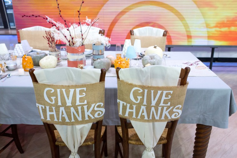 Adorable Thanksgiving table decorations