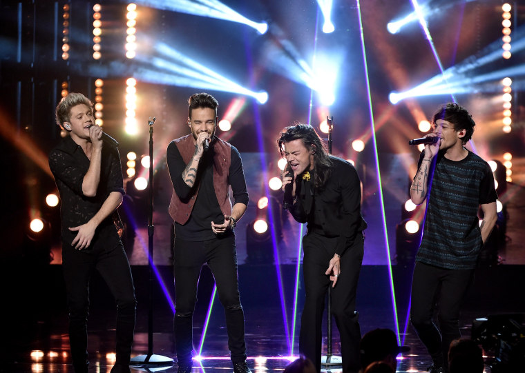 Image: One Direction at the 2015 American Music Awards