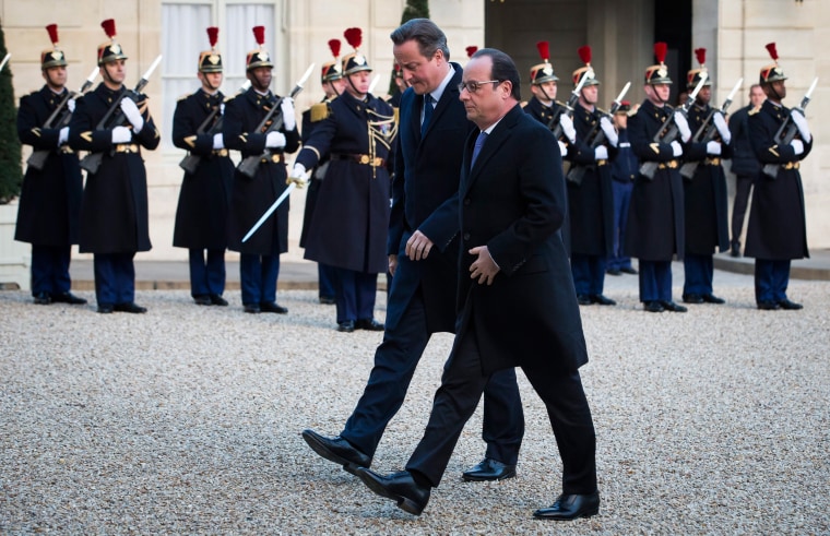 Image: French president Francois Hollande (R) and British Prime Minister David Cameron