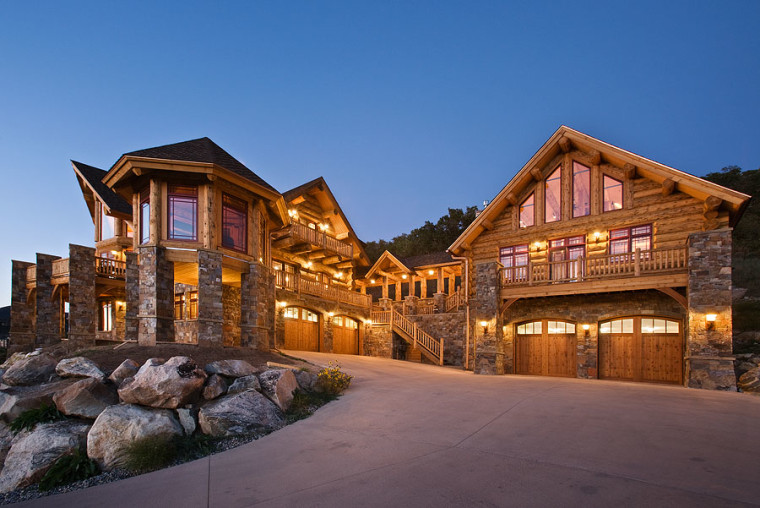 Colorado ski lodge home hits the market.