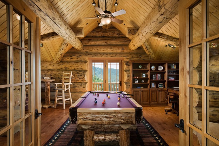 Colorado ski lodge home hits the market.