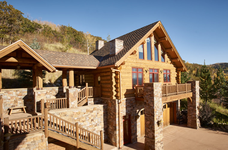 Colorado ski lodge home hits the market.