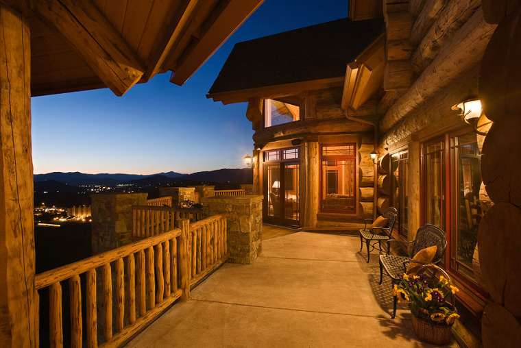 Colorado ski lodge home hits the market.