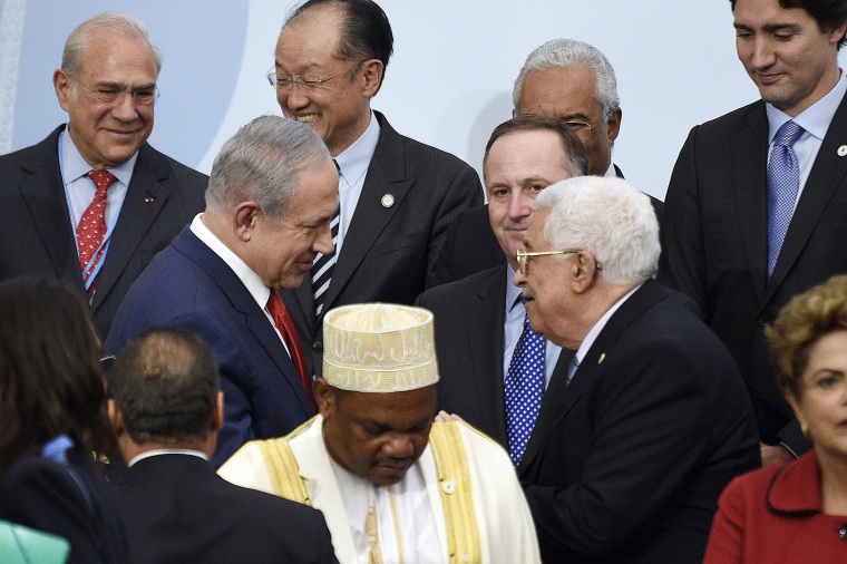 Image: Israeli Prime Minister Benjamin Netanyahu, center left, talks with Palestinian President Mahmoud Abbas