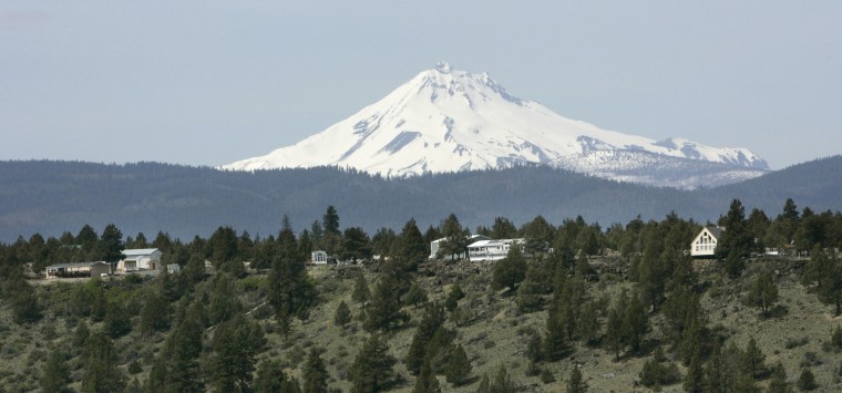 Image: Mount Jefferson looms over homes