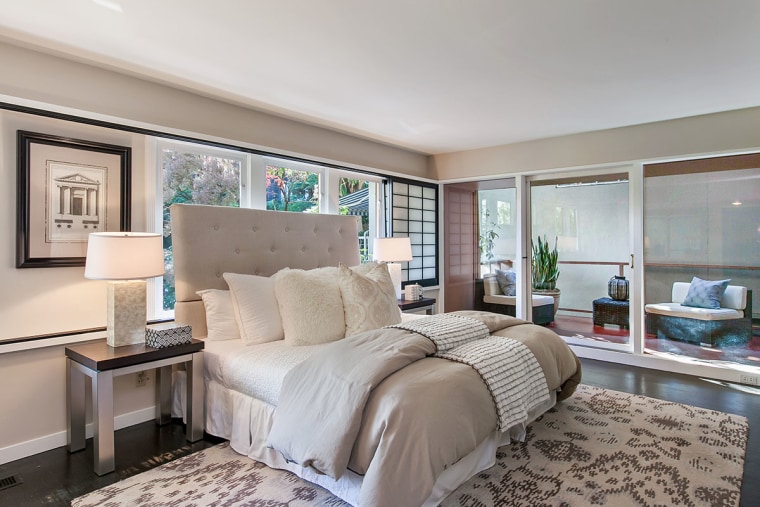 House on San Francisco's Lombard Street hits the market.