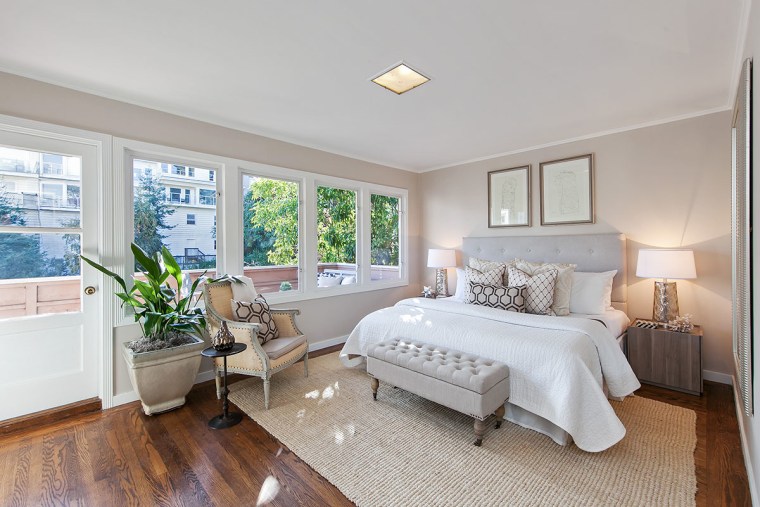 House on San Francisco's Lombard Street hits the market.
