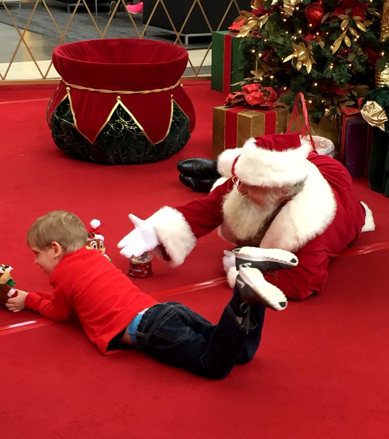 Mall Santa goes the extra mile for boy with autism