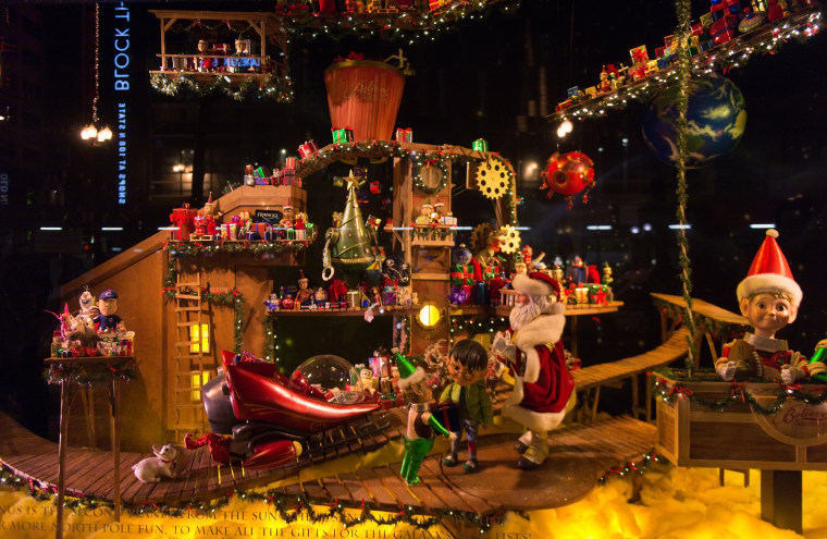 Image: 2015 Holiday Shopping Windows - Chicago, IL