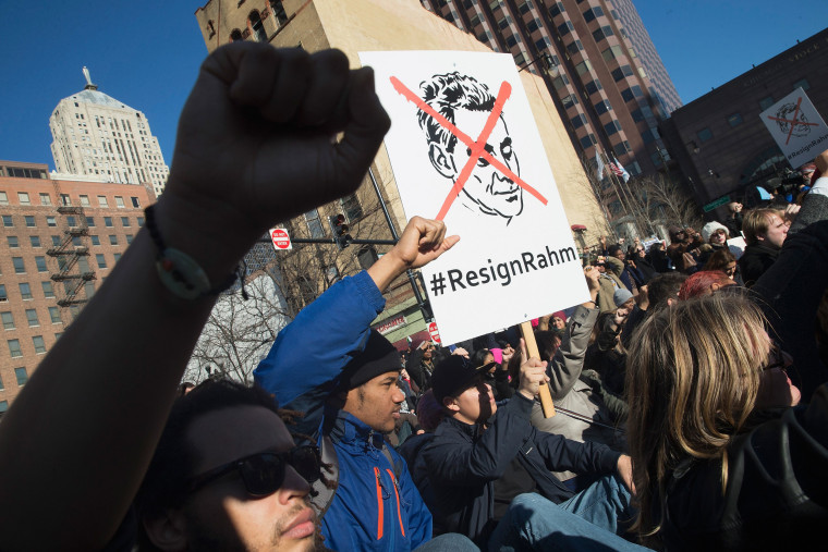 Image: Demonstrators block downtown access to freeways in Chicago