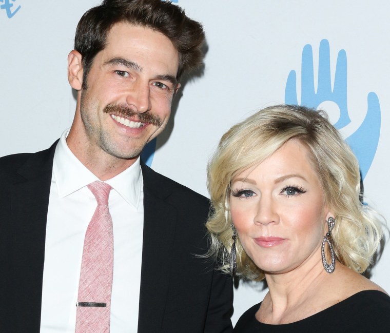 Dave Abrams (L) and Jennie Garth (R)