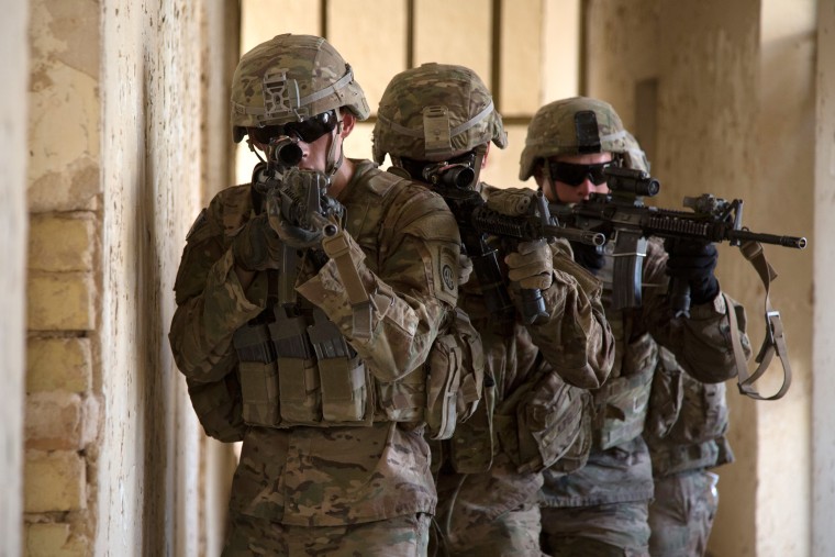 Image: U.S. Army paratroopers squad level training