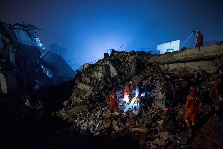 Image: Chinese landslide rescue effort